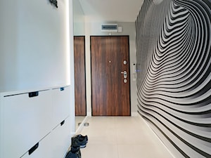 Mieszkanie w Gydni - Średni biały szary hol / przedpokój, styl nowoczesny - zdjęcie od InteriorIdea