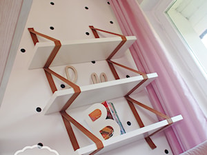 Pokój Basi - Mały biały pokój dziecka dla dziecka dla nastolatka dla dziewczynki, styl skandynawski - zdjęcie od Piccolo Interiors
