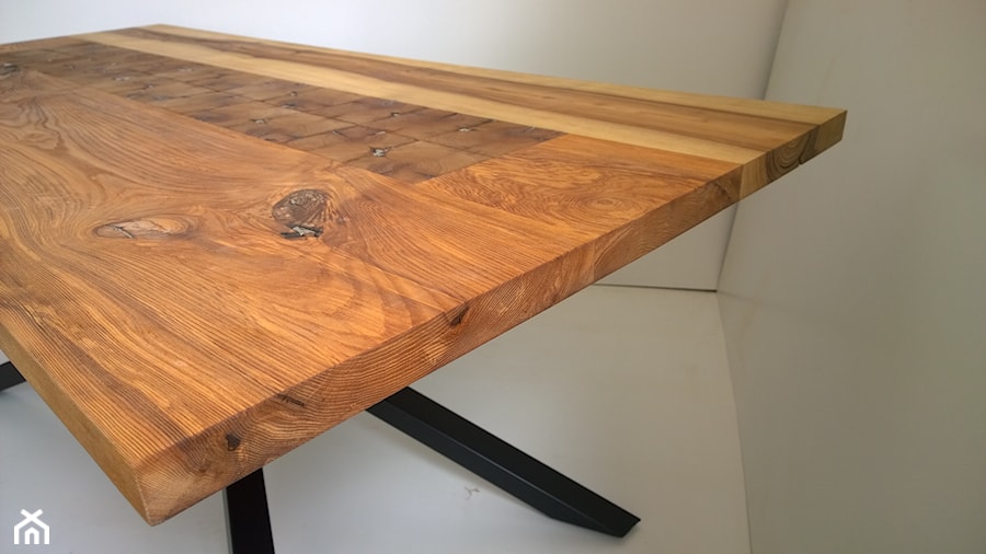 Stół do jadalni z drewnianym blatem - zdjęcie od Pracownia mebli unikatowych