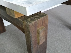 Stolik z kolekcji " Rdzeń Drewna " - zdjęcie od Pracownia mebli unikatowych