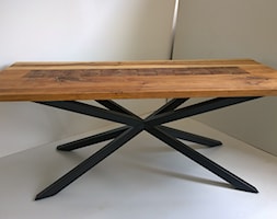 stoły z drewnianym blatem - zdjęcie od Pracownia mebli unikatowych - Homebook
