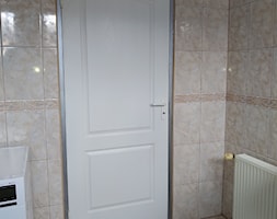 Drzwi łazienkowe przed metamorfozą - zdjęcie od Pracownia mebli unikatowych - Homebook