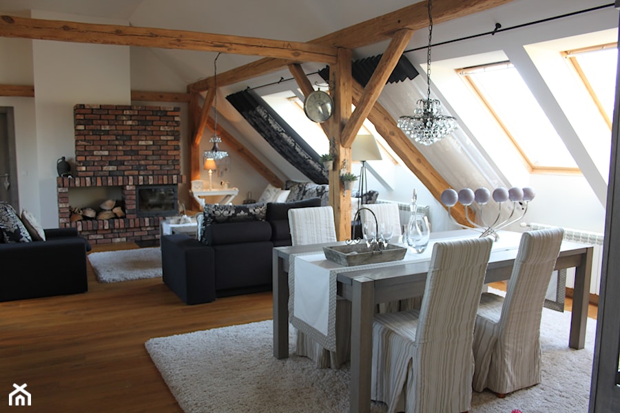 Mieszkanie na poddaszu - Średnia biała brązowa jadalnia w salonie, styl glamour - zdjęcie od HOSTA MEBLE