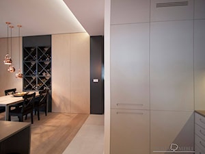 Realizacje - Mała otwarta z salonem szara z zabudowaną lodówką kuchnia w kształcie litery g, styl nowoczesny - zdjęcie od HOSTA MEBLE