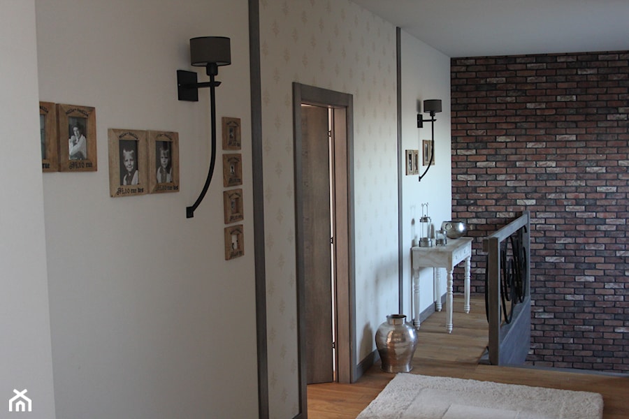 Mieszkanie na poddaszu - Średni biały hol / przedpokój, styl glamour - zdjęcie od HOSTA MEBLE
