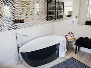 Kopciuszek - Średnia z lustrem łazienka z oknem, styl nowoczesny - zdjęcie od Izabela Śmigórska - projektowanie wnętrz