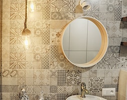 Łazienka patchworkowa - Mała bez okna z lustrem łazienka, styl rustykalny - zdjęcie od rebelle.concept - Homebook