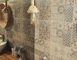 Łazienka patchworkowa - Mała na poddaszu bez okna z lustrem łazienka, styl rustykalny - zdjęcie od rebelle.concept - Homebook