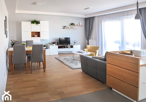 Mieszkanie dwupokojowe - Średni biały salon z jadalnią, styl skandynawski - zdjęcie od kfprojekty