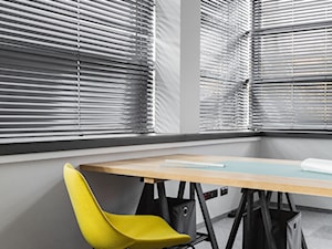 Biuro NutriCon - Małe szare biuro, styl industrialny - zdjęcie od pim concept