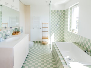 Mieszkanie z widokiem || Marcelińska - Średnia łazienka z oknem, styl nowoczesny - zdjęcie od Atelier Starzak Strebicki