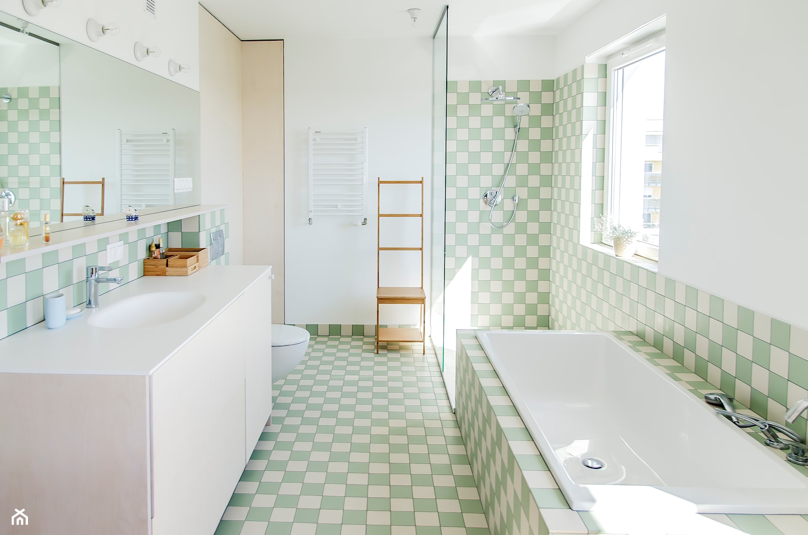 Mieszkanie z widokiem || Marcelińska - Średnia łazienka z oknem, styl nowoczesny - zdjęcie od Atelier Starzak Strebicki - Homebook