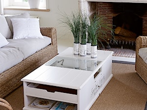 Mały biały salon, styl prowansalski - zdjęcie od BelleMaison