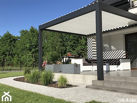 Aranżacje wnętrz - Taras: Pergola TOP PRIMA - MK Studio - Dekoracje okien Warszawa. Przeglądaj, dodawaj i zapisuj najlepsze zdjęcia, pomysły i inspiracje designerskie. W bazie mamy już prawie milion fotografii!