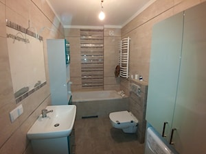 Meble łazienkowe - Średnia na poddaszu bez okna łazienka - zdjęcie od Internova