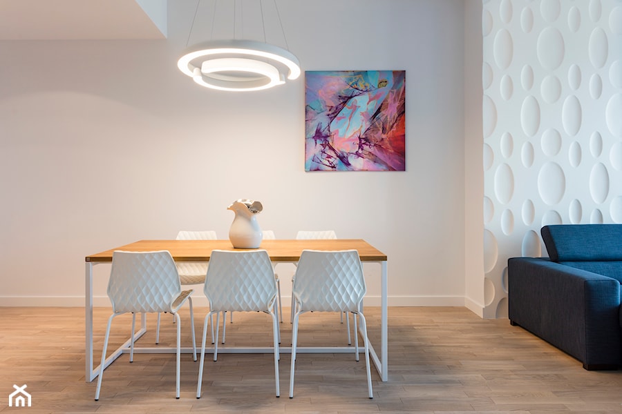 MIESZKANIE W BIELI - Średnia biała jadalnia w salonie, styl skandynawski - zdjęcie od VIVINO Studio