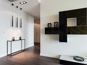 APARTAMENT Z WANNĄ PRZY OKNIE - Hol / przedpokój, styl nowoczesny - zdjęcie od VIVINO Studio