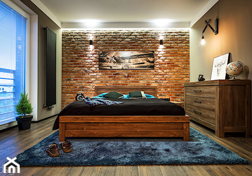 Męskie wnętrze - magazyn wspomnień - Średnia brązowa szara sypialnia z balkonem / tarasem - zdjęcie od idsgn paulina olbrychowska