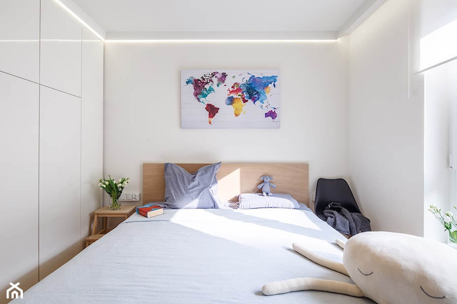 Mieszkanie 42m2 - Mała biała sypialnia, styl nowoczesny - zdjęcie od idsgn paulina olbrychowska
