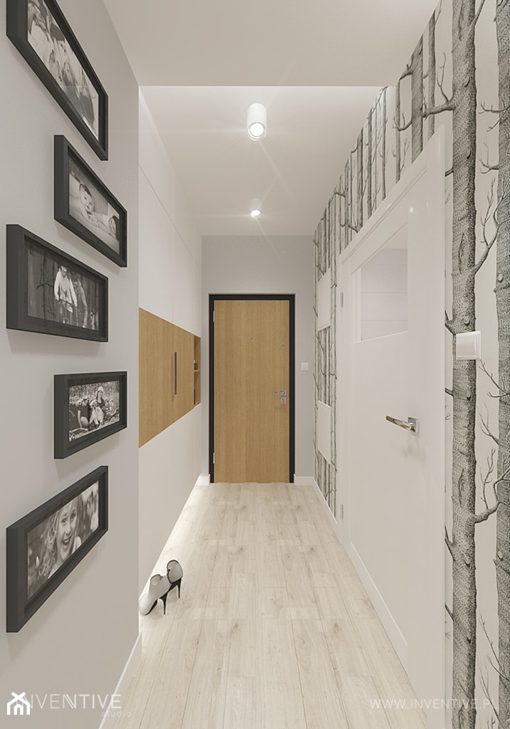 Mieszkanie z różowym akcentem. - Średni biały szary hol / przedpokój, styl skandynawski - zdjęcie od INVENTIVE studio