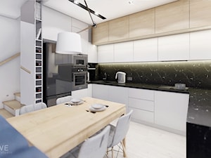 KOBYŁKA - Średnia otwarta czarna szara z zabudowaną lodówką z nablatowym zlewozmywakiem kuchnia w kształcie litery u z marmurem nad blatem kuchennym, styl nowoczesny - zdjęcie od INVENTIVE studio