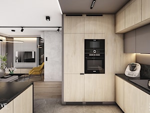 KRAKÓW - Duża otwarta z kamiennym blatem szara z zabudowaną lodówką kuchnia w kształcie litery g z kompozytem na ścianie nad blatem kuchennym, styl nowoczesny - zdjęcie od INVENTIVE studio