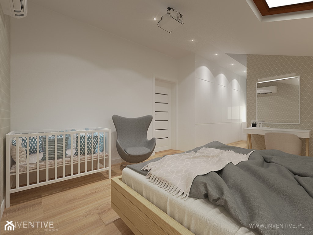 PROJEKT DOMU - Średnia beżowa biała sypialnia na poddaszu, styl nowoczesny - zdjęcie od INVENTIVE studio - Homebook
