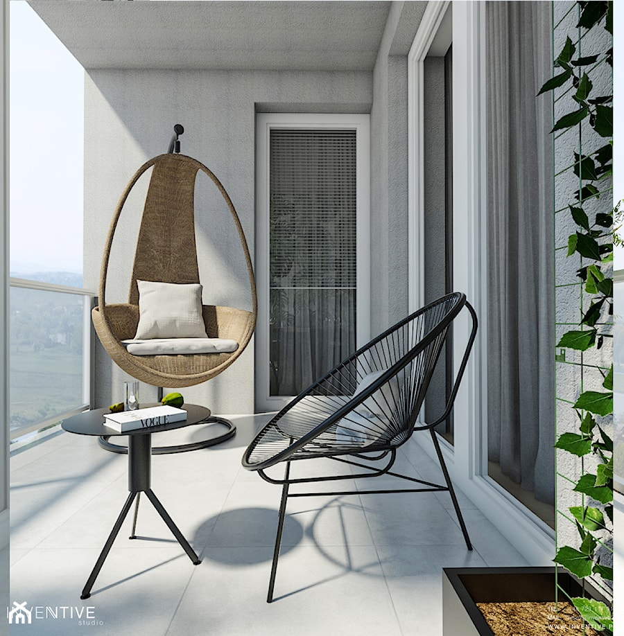 Żoli Żoli - Średni z fotelem wiszącym taras z tyłu domu, styl minimalistyczny - zdjęcie od INVENTIVE studio