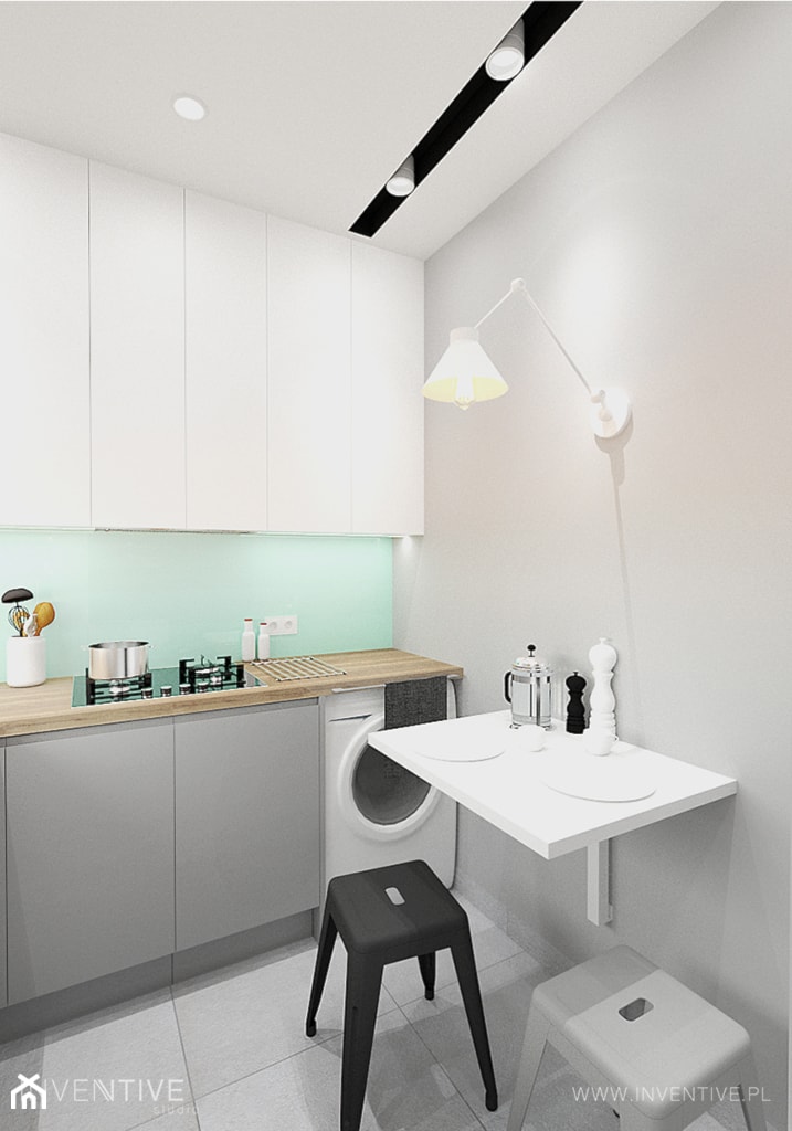 KUCHNIA Z AKCENTEM MIĘTY - Mała otwarta niebieska szara z zabudowaną lodówką kuchnia w kształcie litery l, styl nowoczesny - zdjęcie od INVENTIVE studio