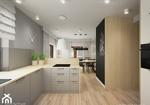 PROJEKT DOMU - Średnia otwarta z salonem szara z zabudowaną lodówką kuchnia w kształcie litery g, styl industrialny - zdjęcie od INVENTIVE studio