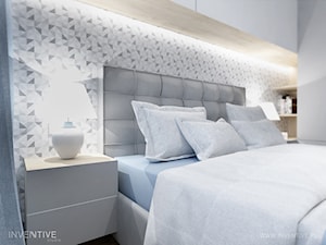 NIEBIESKA SZAROŚĆ - Średnia biała sypialnia, styl nowoczesny - zdjęcie od INVENTIVE studio
