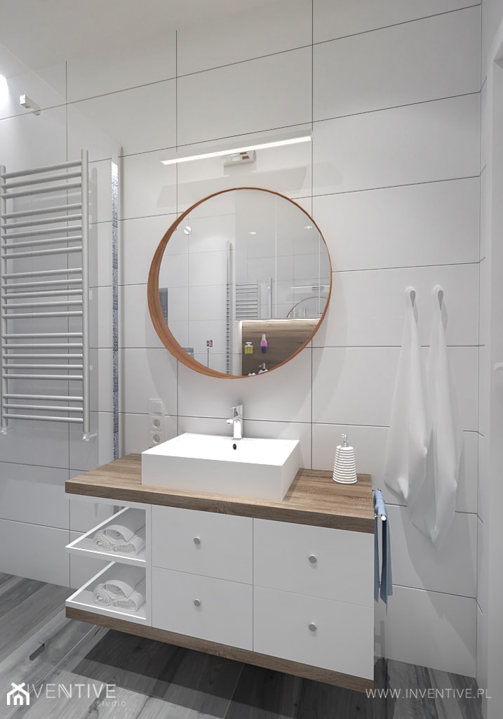 PATCHWORKOWY AKCENT - Mała na poddaszu bez okna z lustrem łazienka, styl rustykalny - zdjęcie od INVENTIVE studio