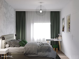 MARKI - Mała biała szara z biurkiem sypialnia, styl minimalistyczny - zdjęcie od INVENTIVE studio