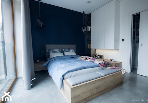 ŻOLIBORZ - realizacja - Średnia biała czarna sypialnia, styl nowoczesny - zdjęcie od INVENTIVE studio