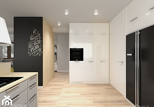 PROJEKT DOMU - Średnia otwarta z salonem czarna z zabudowaną lodówką kuchnia dwurzędowa, styl industrialny - zdjęcie od INVENTIVE studio
