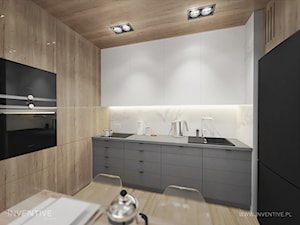 HARMONIJNIE - Mała z salonem biała z zabudowaną lodówką z podblatowym zlewozmywakiem kuchnia w kształcie litery u, styl nowoczesny - zdjęcie od INVENTIVE studio