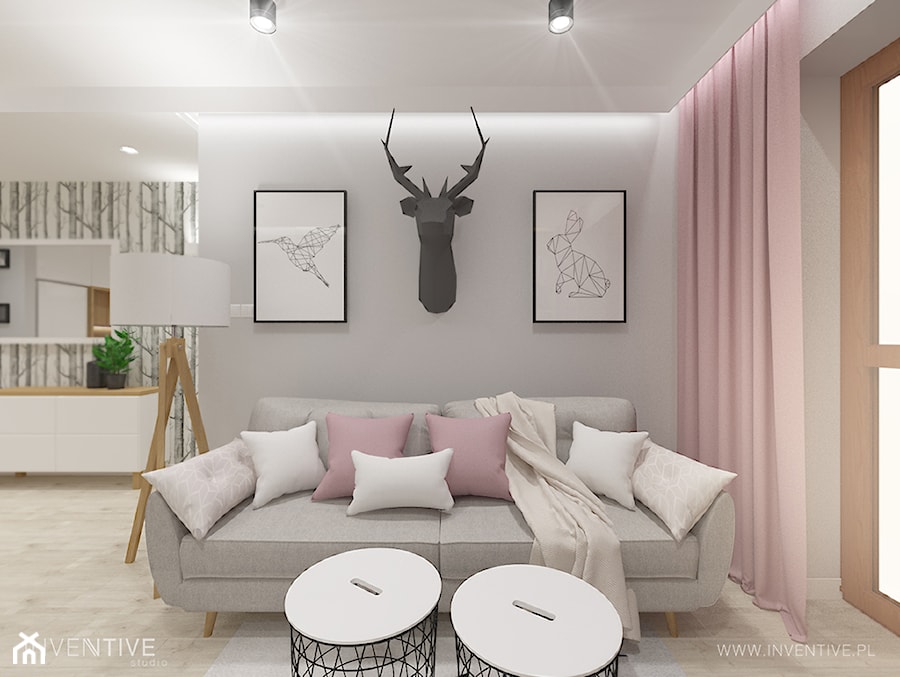Mieszkanie z różowym akcentem. - Średni szary salon z tarasem / balkonem, styl skandynawski - zdjęcie od INVENTIVE studio