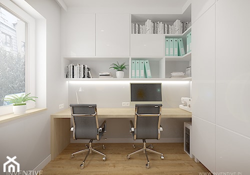 MIESZKANIE DWUPOZIOMOWE z miętowym akcentem - Małe z zabudowanym biurkiem szare biuro, styl nowoczesny - zdjęcie od INVENTIVE studio