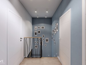 DOM BIAŁOŁĘKA - Mały biały niebieski hol / przedpokój, styl nowoczesny - zdjęcie od INVENTIVE studio