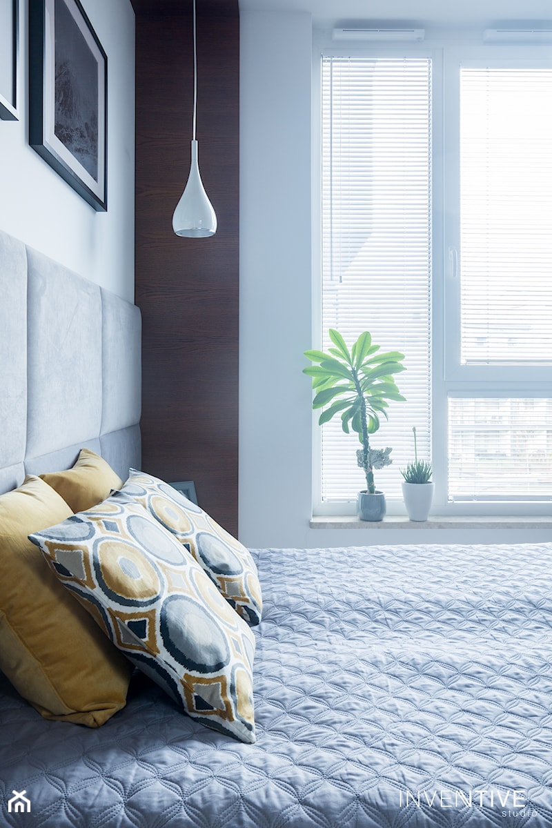 WILANÓW - realizacja - Mała biała sypialnia, styl nowoczesny - zdjęcie od INVENTIVE studio