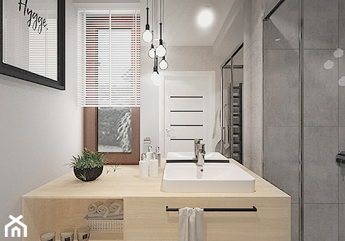 PROJEKT DOMU - Średnia z lustrem z punktowym oświetleniem łazienka z oknem, styl industrialny - zdjęcie od INVENTIVE studio