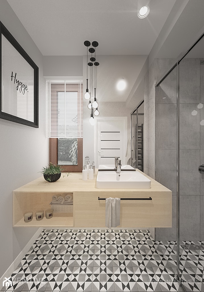 PROJEKT DOMU - Średnia z lustrem z punktowym oświetleniem łazienka z oknem, styl industrialny - zdjęcie od INVENTIVE studio