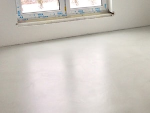 Podłoga z mikrocementu Fit Cemento FC Plain Bright w jadalni - zdjęcie od Mikrocement dekoracyjny FIT CEMENTO