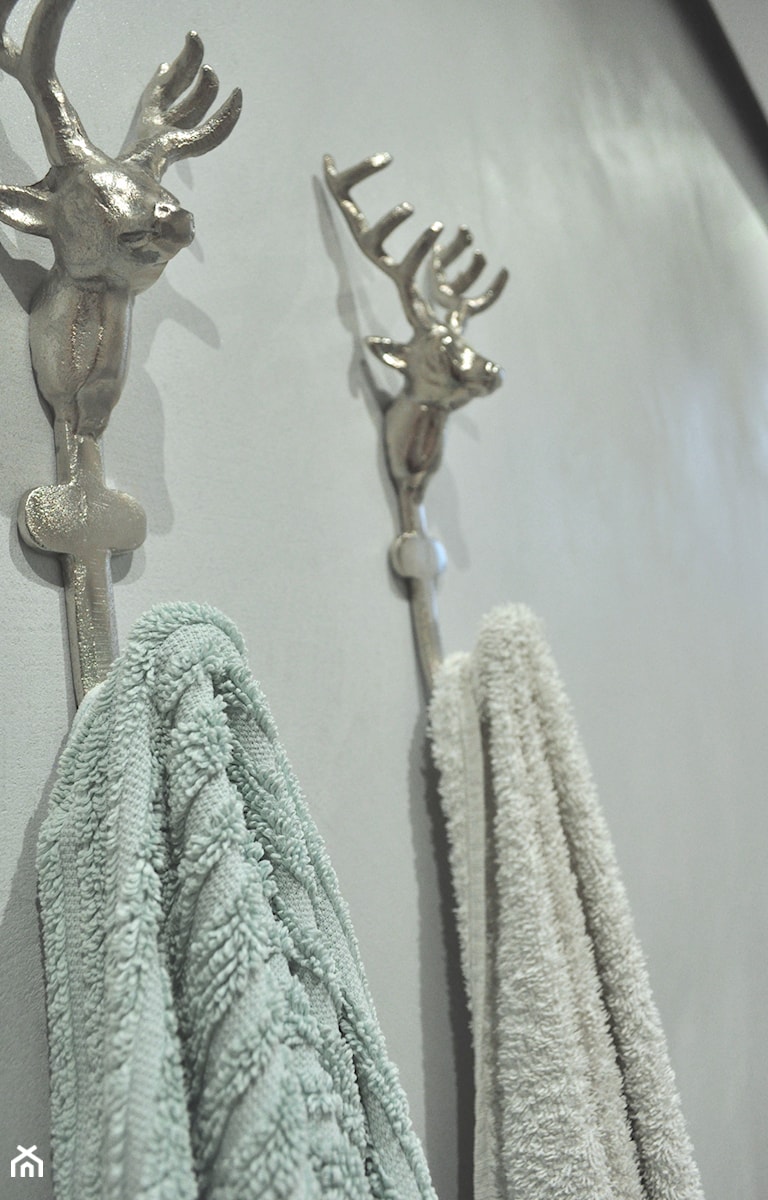 Ściana w łazienkce z mikrocementu Fit Cemento Light Grey - zdjęcie od Mikrocement dekoracyjny FIT CEMENTO