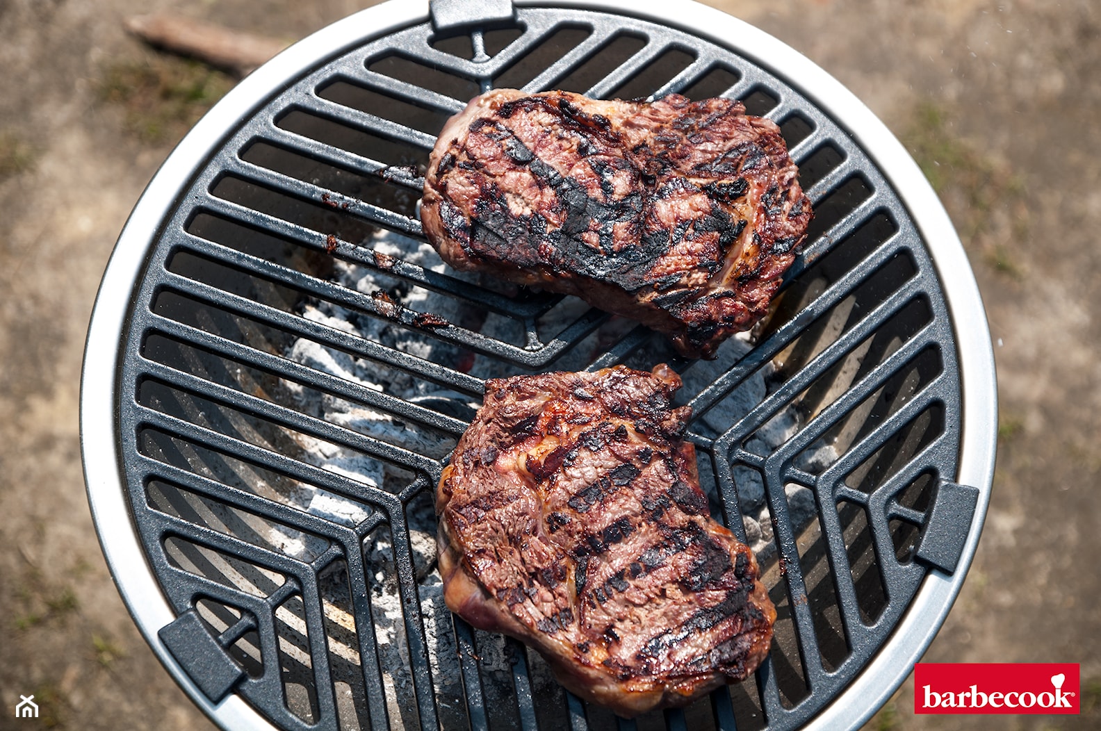 Mały grill który dużo może - grill węglowy Largo Barbecook - zdjęcie od Barbecook - Homebook