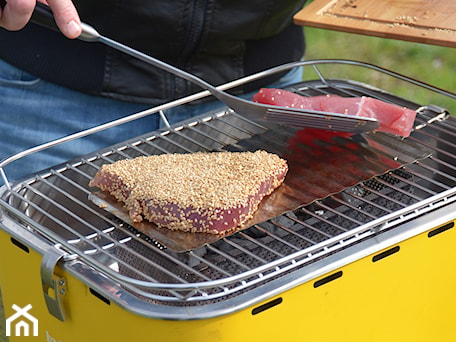 Aranżacje wnętrz - Ogród: Grill węglowy Carlo Barbecook - Barbecook. Przeglądaj, dodawaj i zapisuj najlepsze zdjęcia, pomysły i inspiracje designerskie. W bazie mamy już prawie milion fotografii!