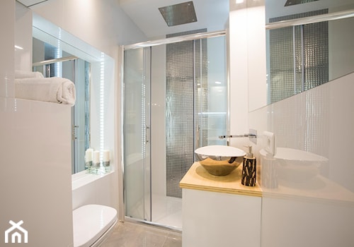 UNIQUE LUXURY APARTMENT - Mała bez okna z punktowym oświetleniem łazienka, styl glamour - zdjęcie od HENDI Design