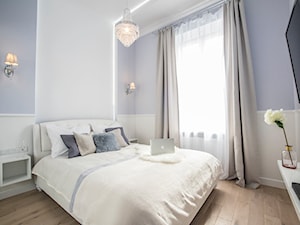 ROYAL LUXURY APARTAMENT - Mała biała szara sypialnia, styl glamour - zdjęcie od HENDI Design