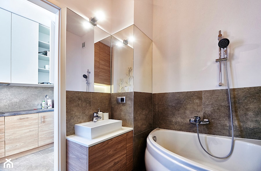 GREAT VIEW LUXURY APARTMENT - Mała na poddaszu bez okna łazienka, styl minimalistyczny - zdjęcie od HENDI Design