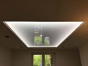 sufit napinany transparentny z oświetleniem LED po obwodzie - zdjęcie od Grupa Mirror Sufity Napinane